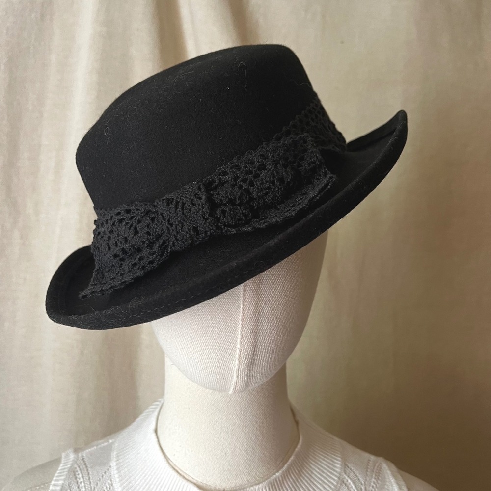 Vintage Arlin Black 100% Wool Fedora Hat USA Crochet Lace Bow Trim
